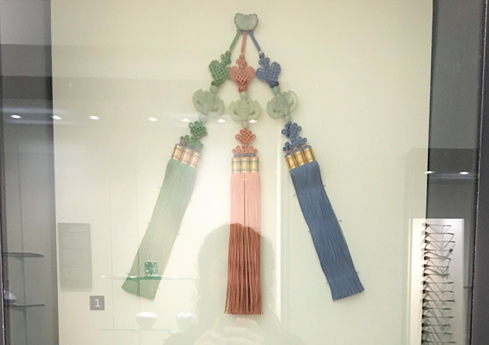  
A traditional ornament that goes with Hanbok is on display at the Victoria and Albert Museum
4_in.jpg